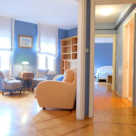 Apartment Vr Blu In Bra *