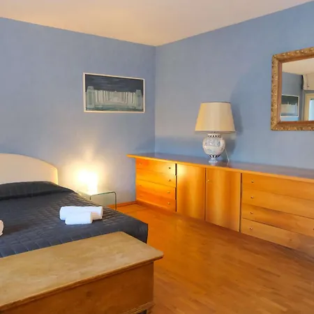 Apartment Vr Blu In Bra *